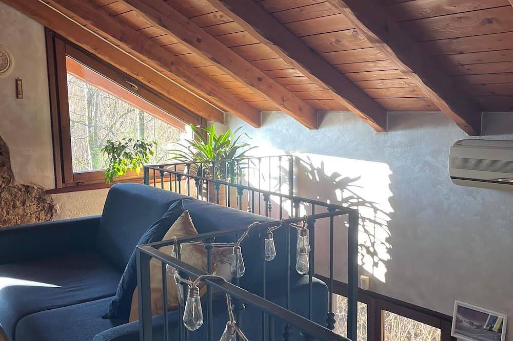Rustic Wooden Loft · Once Part of a Castle Estate · Lago Maggiore (Arona) in Oleggio Castello, Lago Maggiore (Piemont)