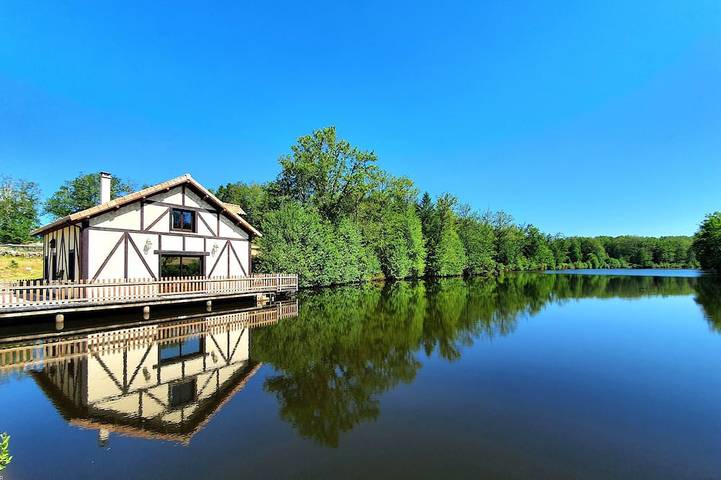 Gîte pour 7 personnes, avec jardin, animaux acceptés à Saint-Estèphe (Dordogne)