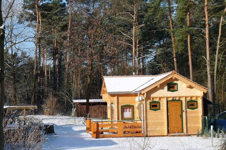 Romantisches Blockhaus in der Waldgemeinde Borkheide, nahe Berlin in Borkheide, Mittelmark