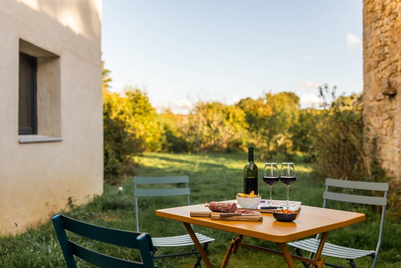 Lunada - Gîte de charme avec vélos électriques & canoë inclus (2/3 pers) in Floressas, Quercy