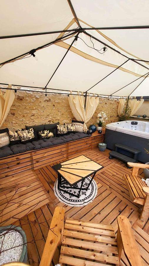 Location de vacances pour 13 personnes, avec jardin ainsi que vue et piscine, animaux acceptés dans Saudoy - 4