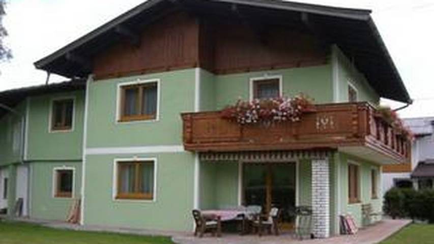 Ferienhaus für 9 Personen, mit Garten