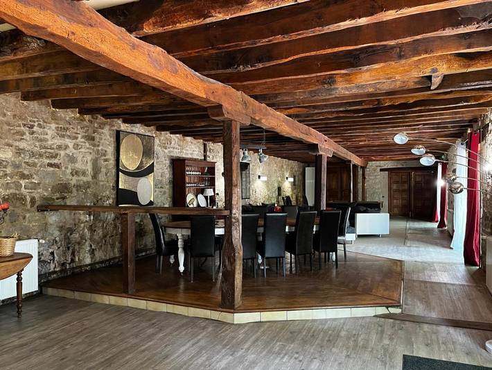 Location de vacances pour 12 personnes, avec terrasse et jardin ainsi que piscine et vue à Camboulit - 2