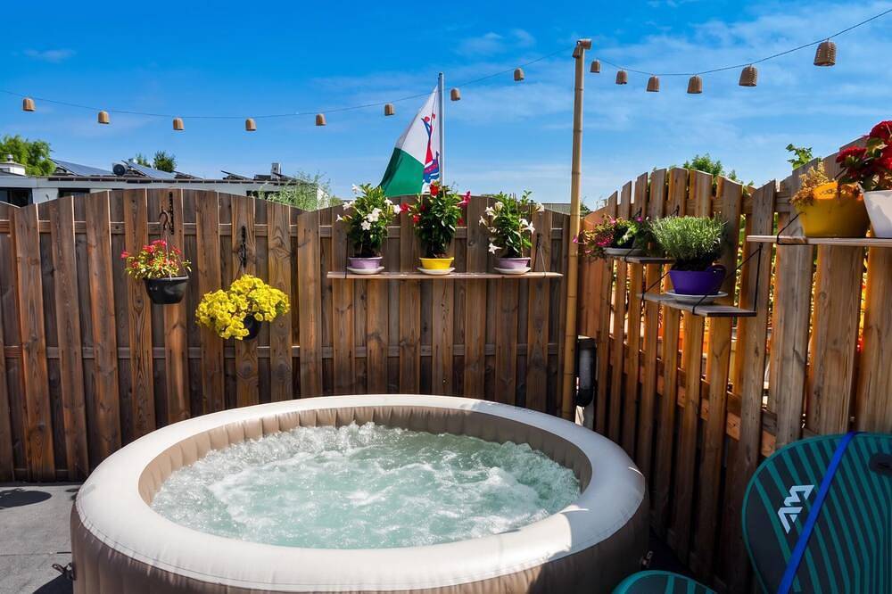 Ganze Wohnung, Wohnung in Kaag mit Dachterrasse und Whirlpool in Kaag, Groene Hart