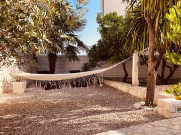 Villa for 4 Guests in Arbanija, Croatian Adriatic, Picture 4