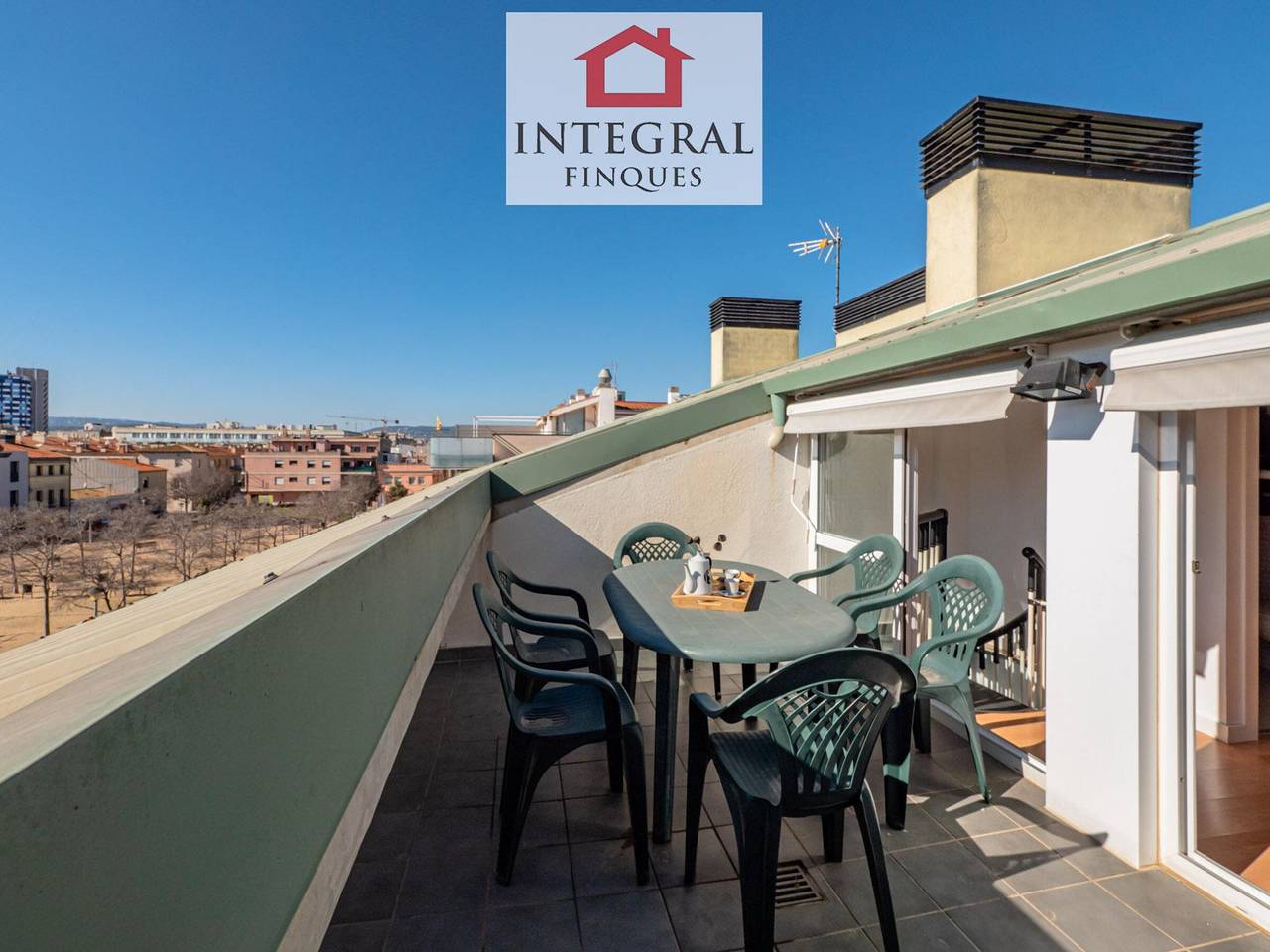 Apartamento entero, Dúplex cómodo con terraza, a 200m de la playa, parking y wifi en Palamós in Palamós, Costa Brava