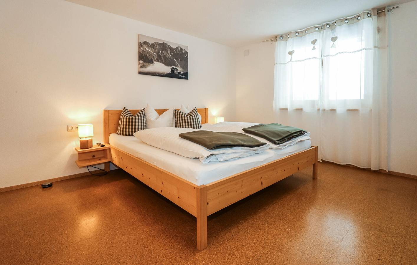 Ganze Ferienwohnung, Alpine Terrace Apartment mit WLAN, Geschirrspüler, Terrasse, Küche – in der Nähe von Fluss und Skistationen in Sonnenkopf, Klösterle am Arlberg