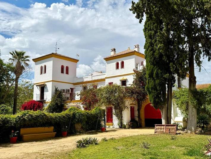 Casa rural para 16 personas, con Balcón y Terraza además de Jardín y Piscina en Alcalá de Guadaíra