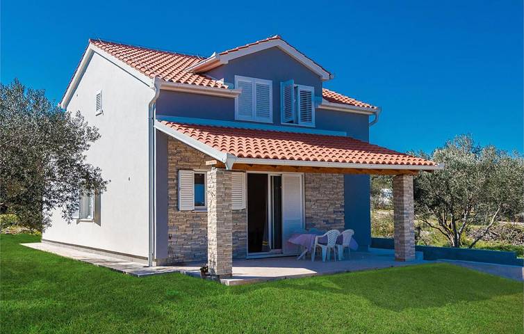 Ferienhaus für 7 Personen, mit Terrasse und Garten in Tkon
