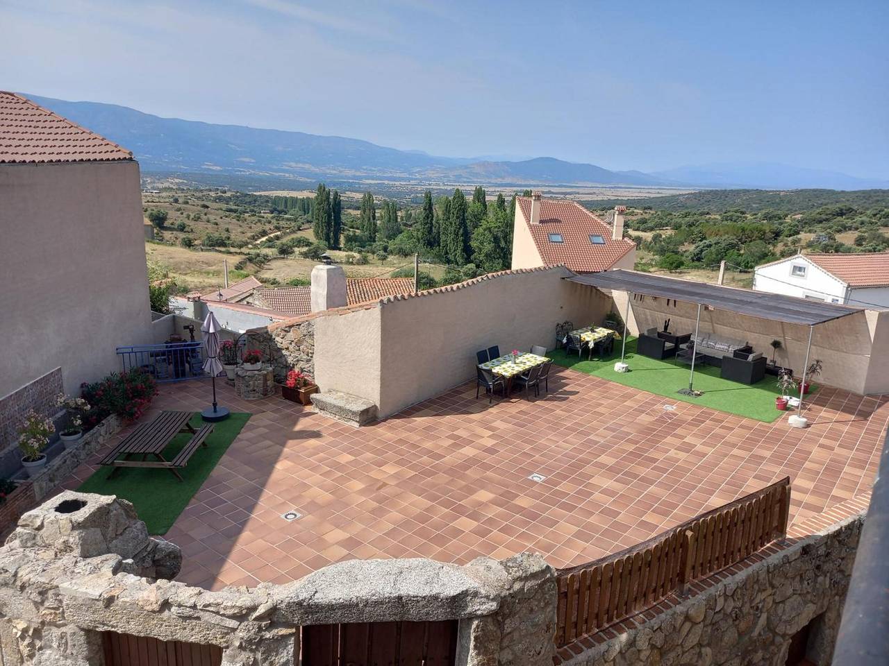 Gîte rural 'Casa Rural Menta y Canela' avec vue sur la montagne, terrasse privée et barbecue in Tórtoles, Région d'Ávila