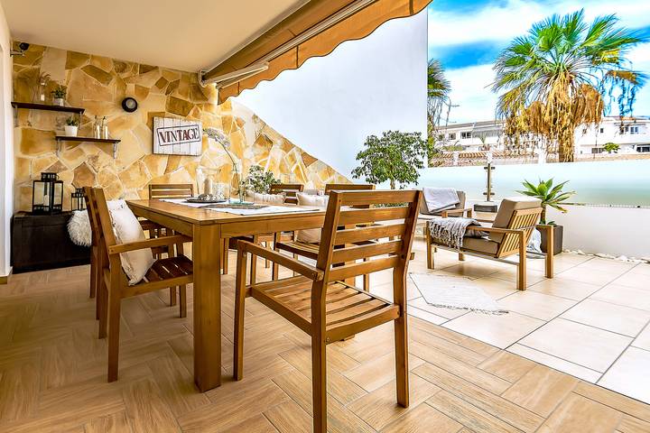 Apartamento entero, Precioso apartamento"Summer Dream- Island Village" con terraza, piscina compartida y Wi-Fi; se puede aparcar en la calle, se admiten mascotas in San Eugenio Alto, Adeje