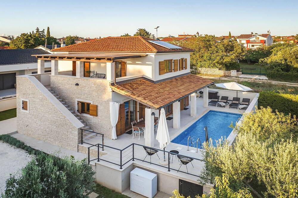 Casa vacanza a Peroj a partire da 296€ a notte