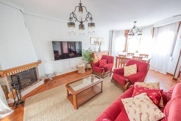 Casa rural para 6 personas, con Balcón además de Terraza y Jardín en Isla (Cantabria) - 2