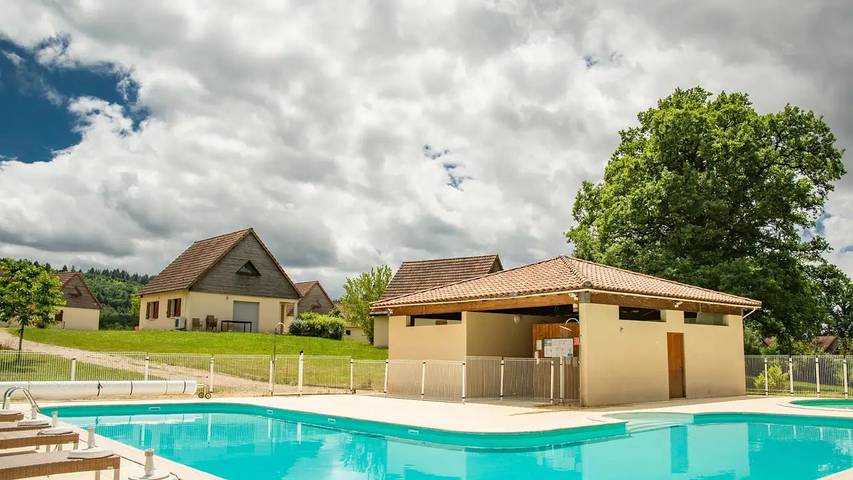 Location de vacances pour 6 personnes, avec piscine et jardin à Lacapelle-Marival - 2