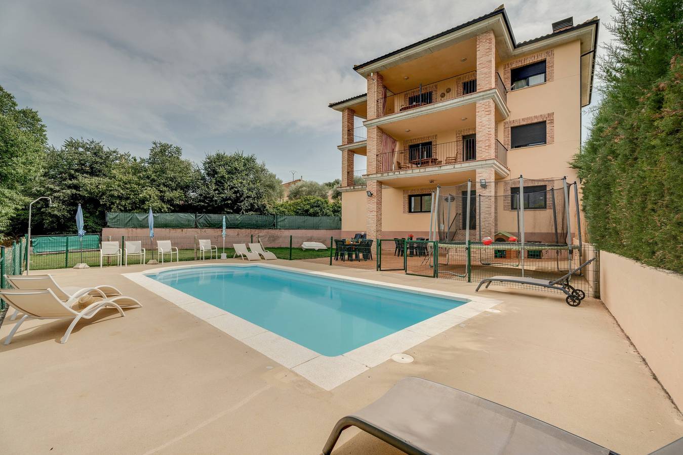 Maison De Vacances pour 16 Personnes dans Labata, Casbas de Huesca