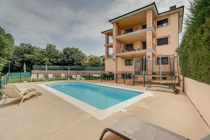 Vakantiehuis voor 16 personen, met Balkon en Tuin in Huesca Provincie