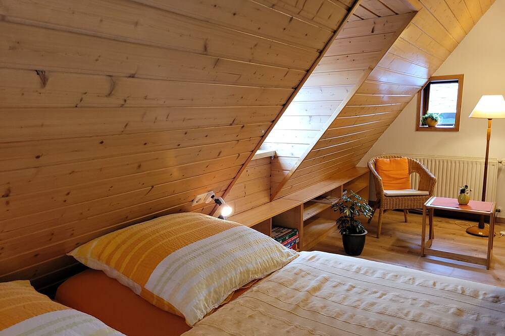 Ganze Wohnung, 2-Raum-Apartment mit Dachterrasse im 2. Stock in Marienberg, Erzgebirge