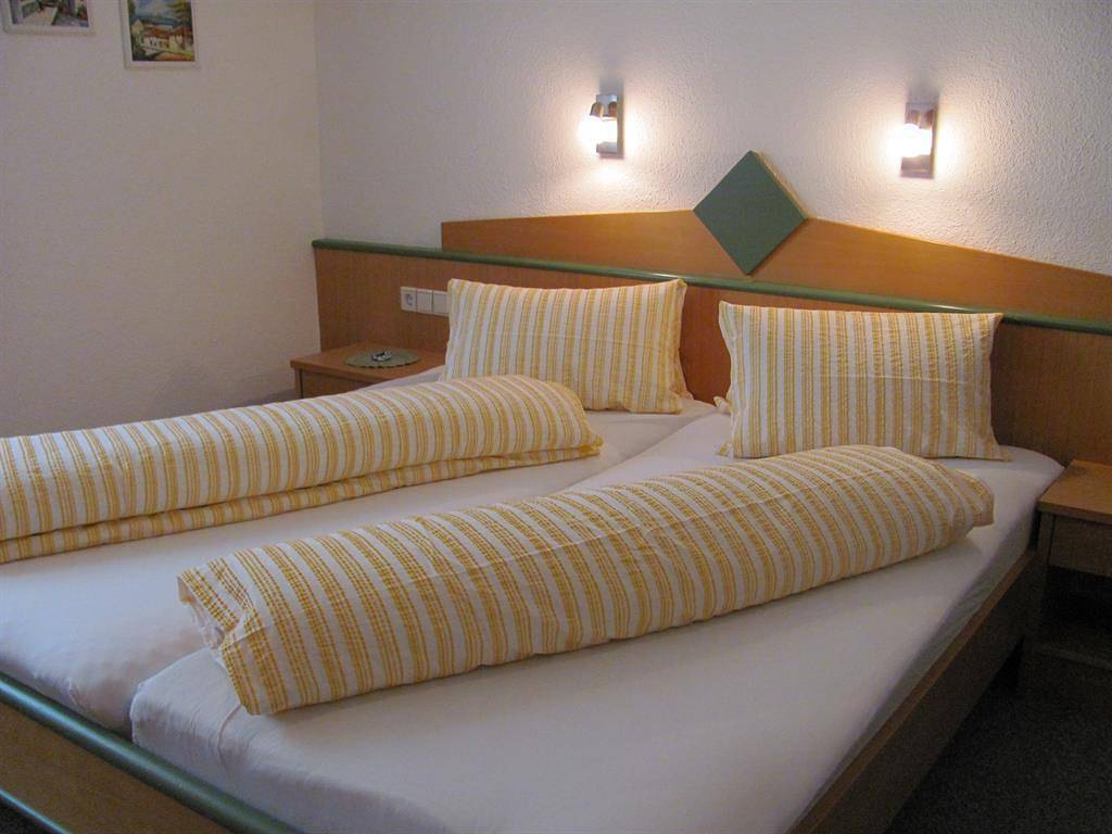 Ganze Ferienwohnung, App. 4-5 Pers.: 2 Schlafräume/Dusche, Wc in Flirsch, Arlberg