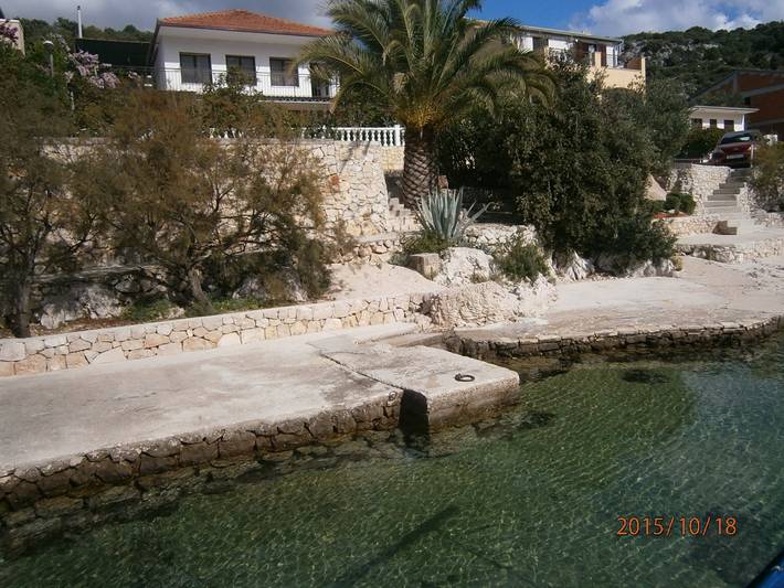 Ganze Wohnung, 1-Zimmer-Ferienwohnung am Strand Bucht Kalebova Luka, Rogoznica -a in Razanj, Šibenik-Knin