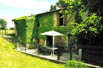 Gîte pour 14 personnes, avec terrasse et jardin à Jancigny