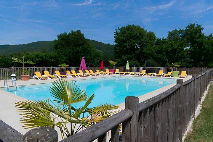 Gîte pour 6 personnes, avec jardin et piscine à Sainte-Eulalie-d'Olt