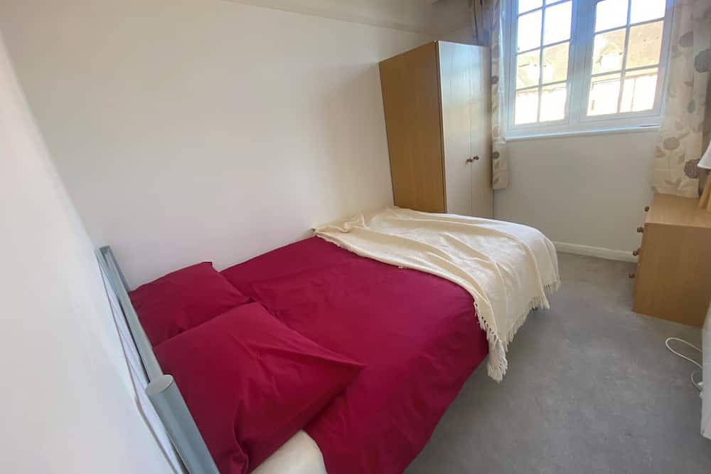 Entire apartment, 2 Bed City Centre Apartment Near Station in Guildford, Surrey