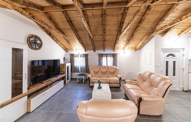 Geräumige 2-Zimmer-Wohnung mit WLAN, Pool, Parkplatz und Küche in Dalmatinisches Zagora