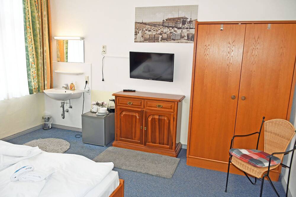Budgetzimmer mit Dusche/wc auf dem Flur 16 - Appartementhaus Sellin in Stil der Bäderarchitektur in Sellin, Ruegen