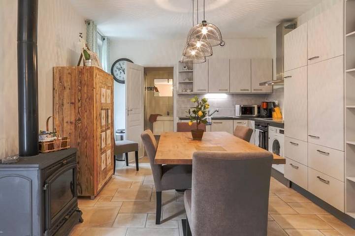 Gîte pour 6 personnes, avec piscine ainsi que terrasse et jardin à Continvoir