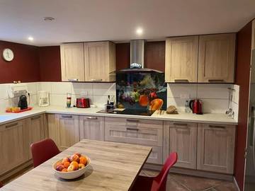 Gîte pour 8 personnes, avec jardin et vue à Lombers