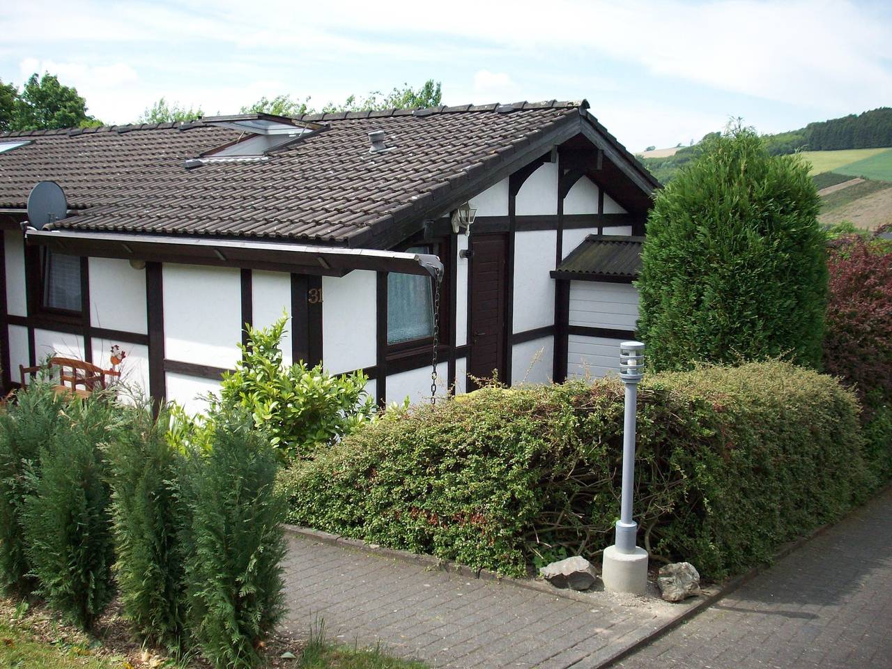 Ferienhaus Hennesee mit Bergblick, privater Terrasse und Wlan in Meschede, Hochsauerlandkreis