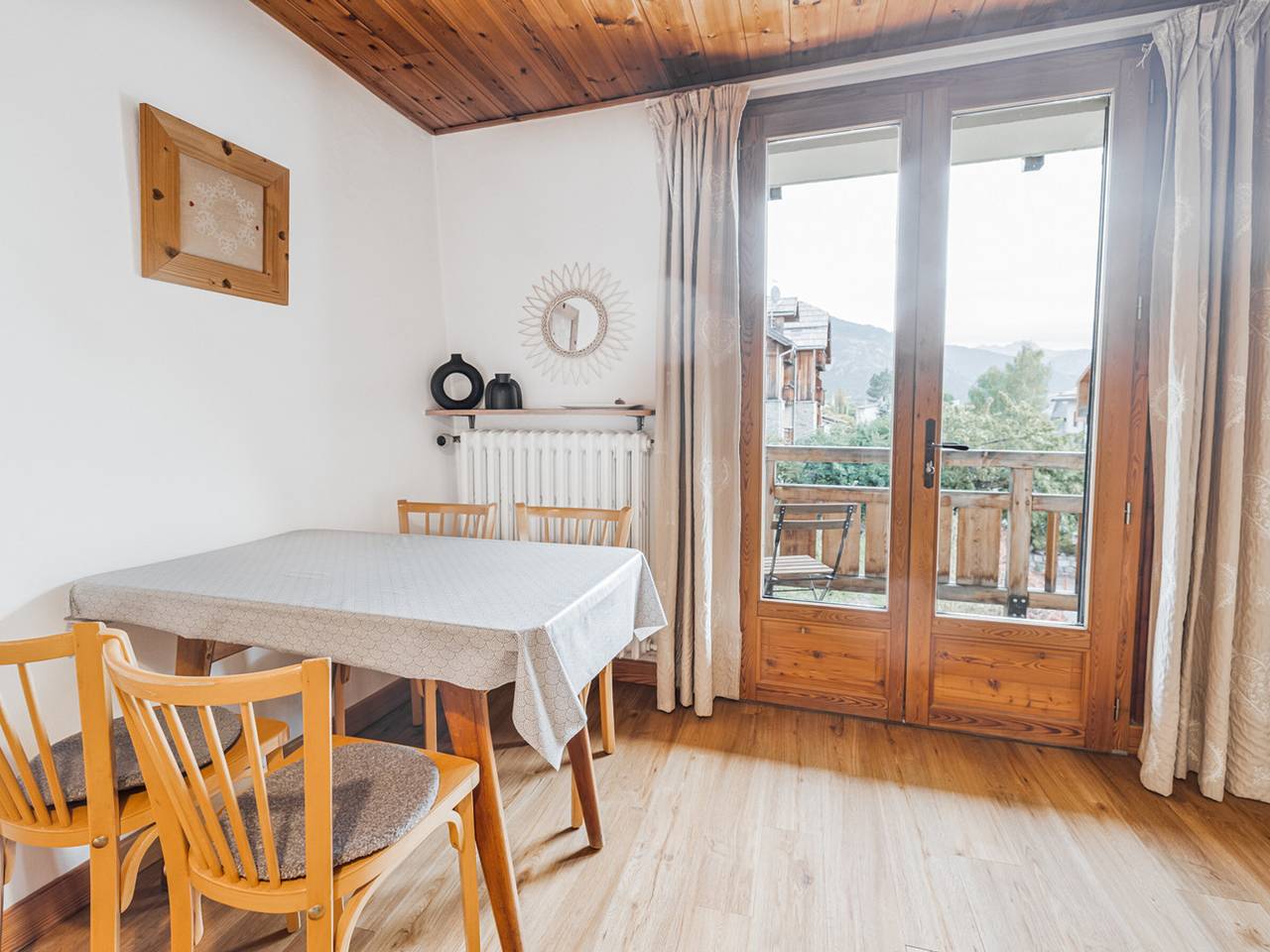 Entire studio, Cozy Studio with Wi-Fi, Bbq, Summer Pool, Near Ski Pistes & Free Village Shuttle in Saint-Chaffrey, Serre Chevalier