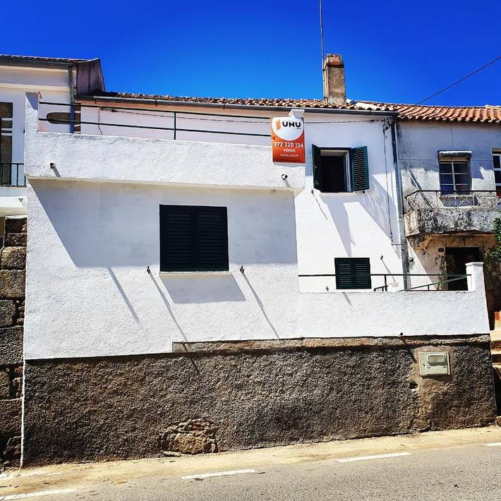 Gîte pour 6 personnes, avec terrasse et vue dans Aranhas