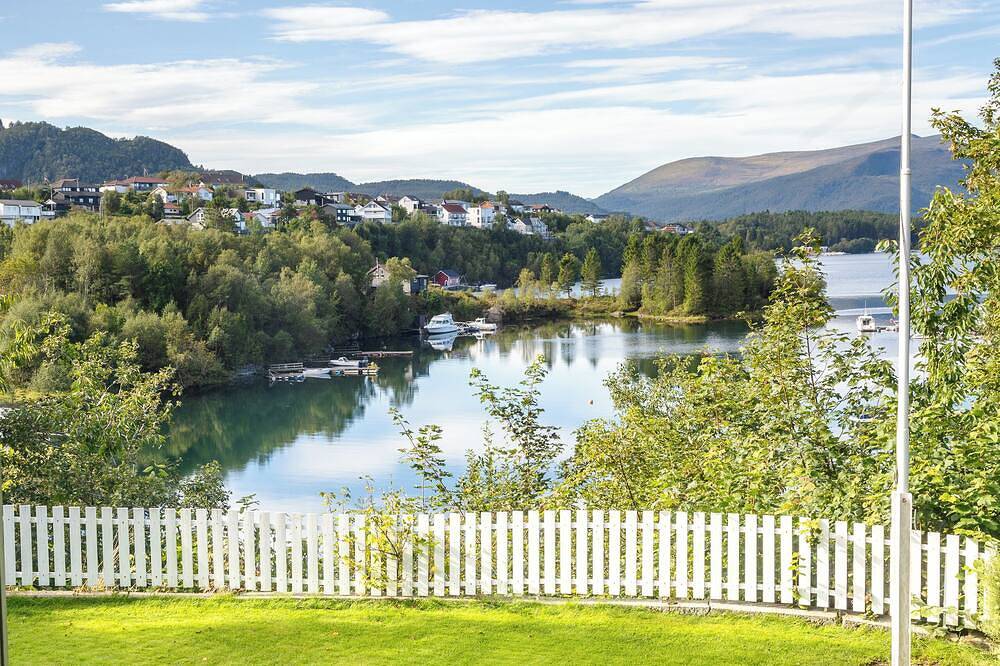 Ganze Wohnung, Apartment with stunning fjord view near Ålesund in Ålesund