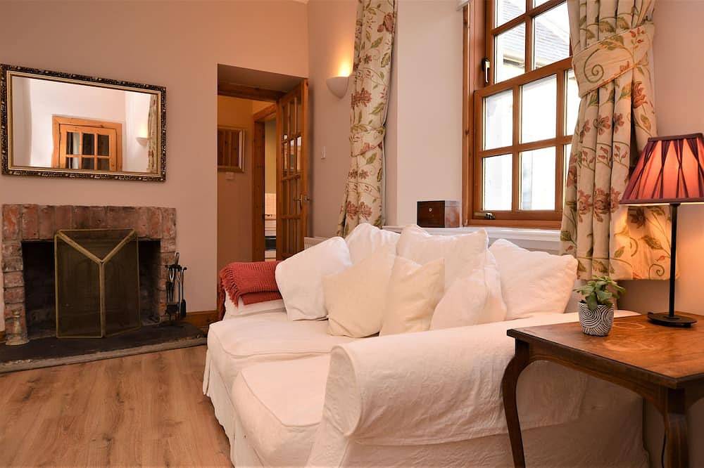 Kevington Cottage, charming one bedroom cottage, conservatory, decking area, in Dunoon, Argyll & Bute