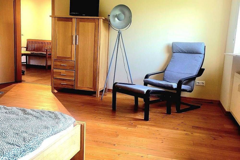 Ganze Wohnung, Ferienwohnung \"Storchennest\" - Haus Wilder Hunsrück in Schmißberg, Saar-Nahe-Bergland