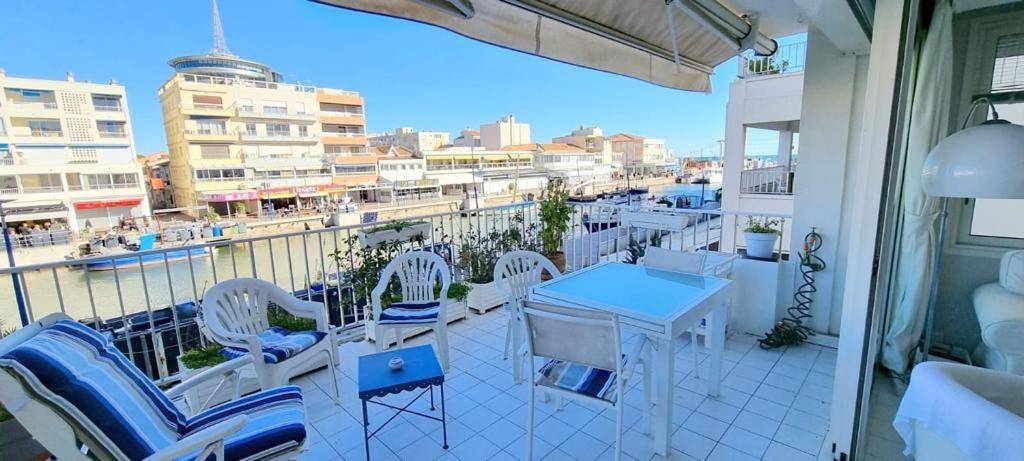 Gîte pour 4 personnes, avec Balcon ainsi que Terrasse et Vue dans Casino de Palavas les Flots