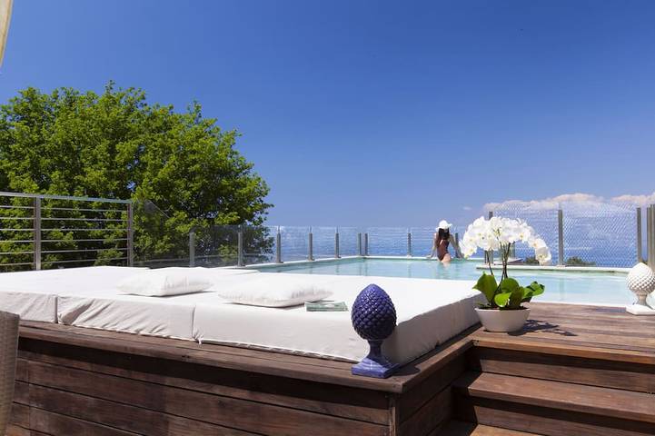 Villa with pool for 10 people, with hot tub and garden in Sorrento