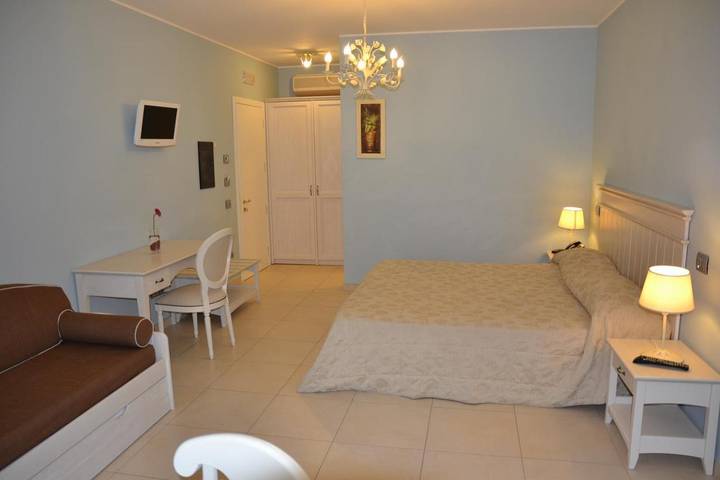 Location de vacances pour 3 personnes, avec jacuzzi ainsi que jardin et piscine, adapté aux familles à Tortoreto Alto - 2