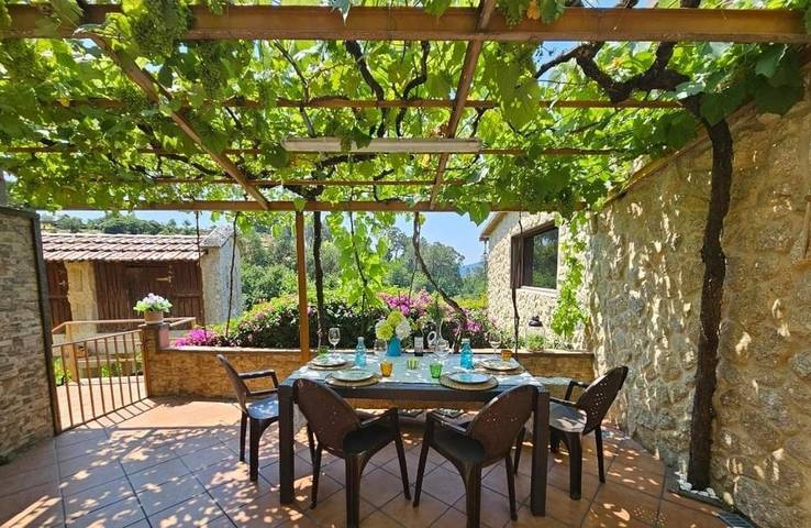 Location de vacances pour 4 personnes, avec Terrasse et Jardin ainsi que Piscine et Vue à A Cañiza - 4