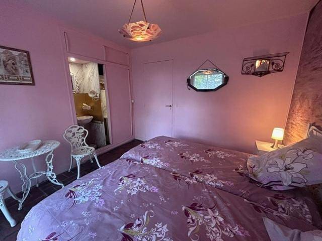 Location de vacances pour 5 personnes, avec piscine et terrasse ainsi que sauna et vue à Bièvres - 3