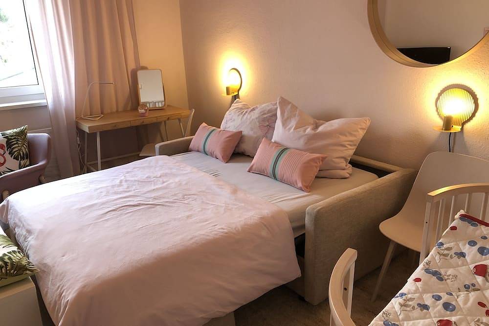 Altstadt Nähe: 7 Min Fußweg über Alte Mainbrücke zu Pension mit Balkon @ Garten! in Ochsenfurt, Fränkisches Weinland