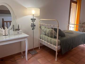 Chambre d’hôte pour 3 personnes, avec jardin ainsi que balcon et vue à Saint-Gilles