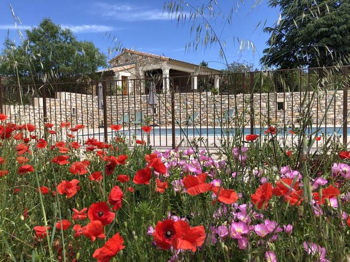 Chambre d’hôte pour 2 personnes, avec Jacuzzi et Terrasse ainsi que Jardin et Piscine à Lagorce
