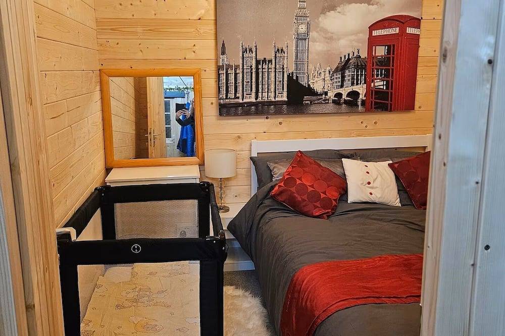 A Cosy cabin retreat - 5 mins away from Windsor and 10 mins from Legoland. in Berkshire