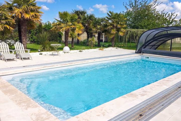 Gîte pour 2 personnes, avec terrasse ainsi que piscine et jardin à Saint-Martin-des-Entrées