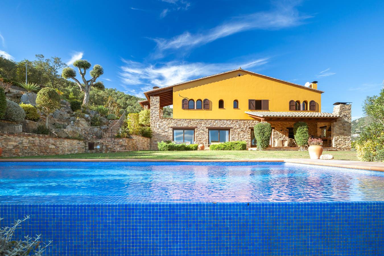 Villa 'La Masia' avec vue sur les montagnes, Wi-Fi et climatisation in Cabanyes, Calonge