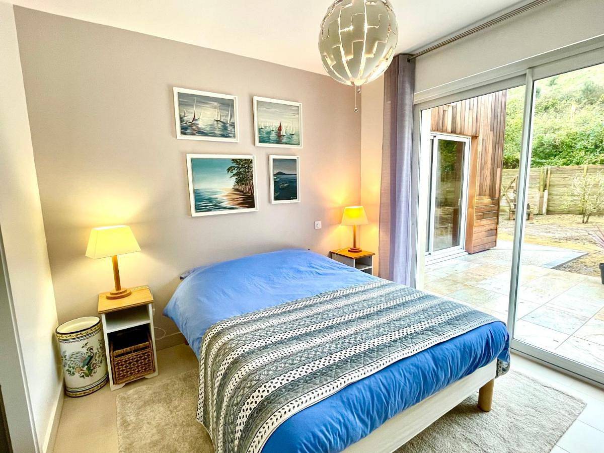 Double Room with Private Bathroom in Omaha Beach, Saint-Laurent-sur-Mer