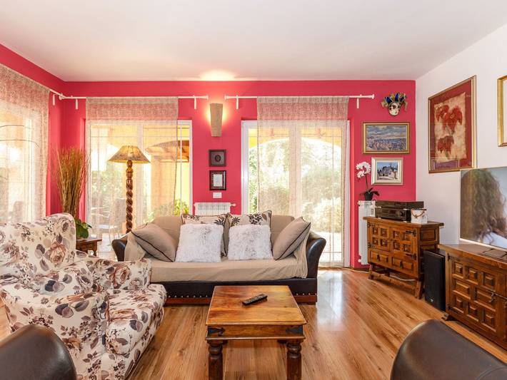 Ferienhaus für 6 Personen, mit Garten und Terrasse sowie Pool, kinderfreundlich in Peroj - 2