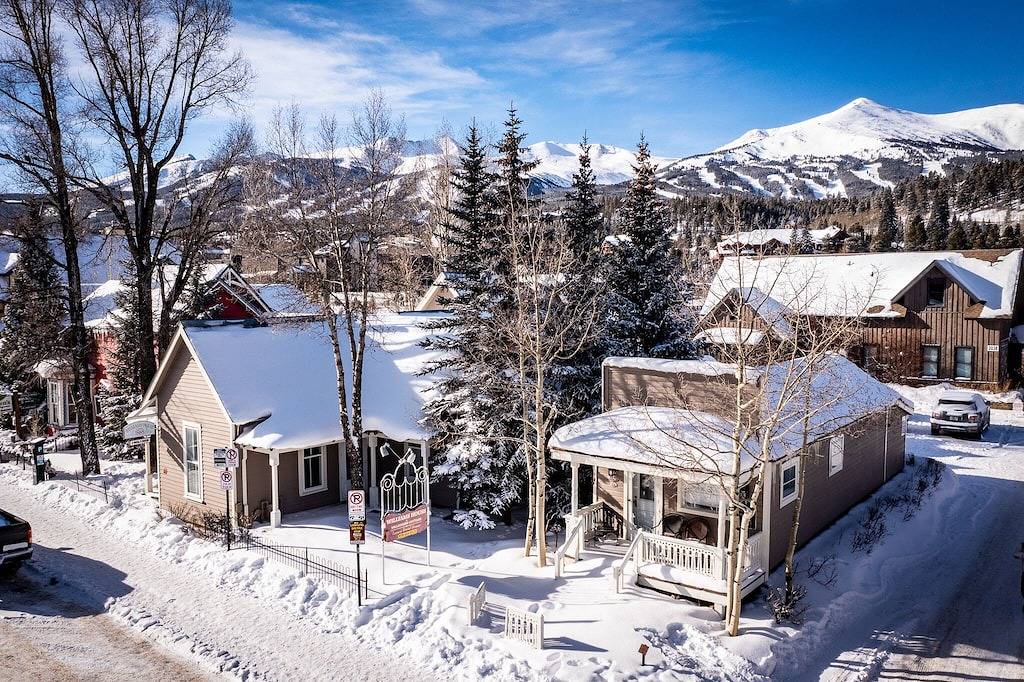 Cozy Cottage on Main Street - 1 Min walk to Gondola - New Ac - 2 Parking Spots in Arapaho and Roosevelt National Forests